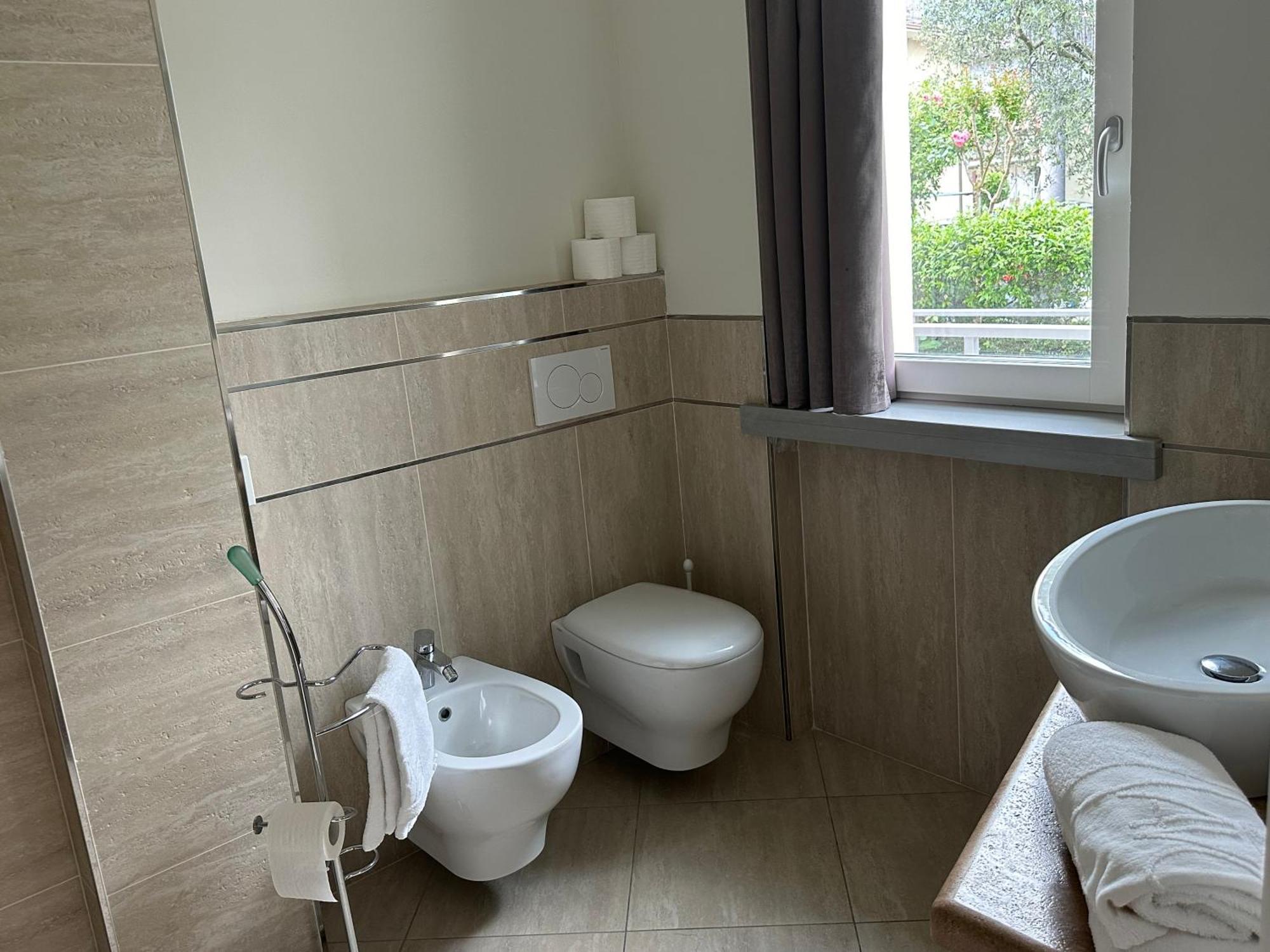 Residence Villa Dalila - Appartamento Dalila Riva del Garda Buitenkant foto