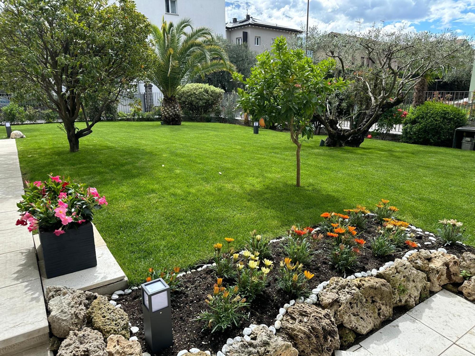Residence Villa Dalila - Appartamento Dalila Riva del Garda Buitenkant foto