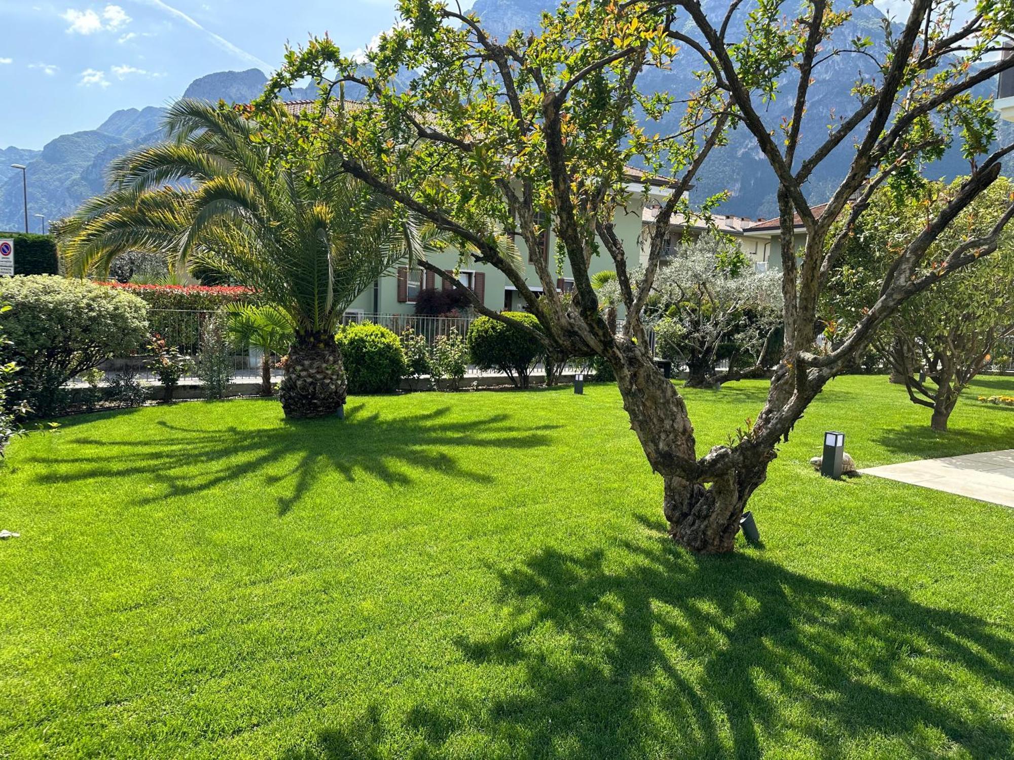 Residence Villa Dalila - Appartamento Dalila Riva del Garda Buitenkant foto