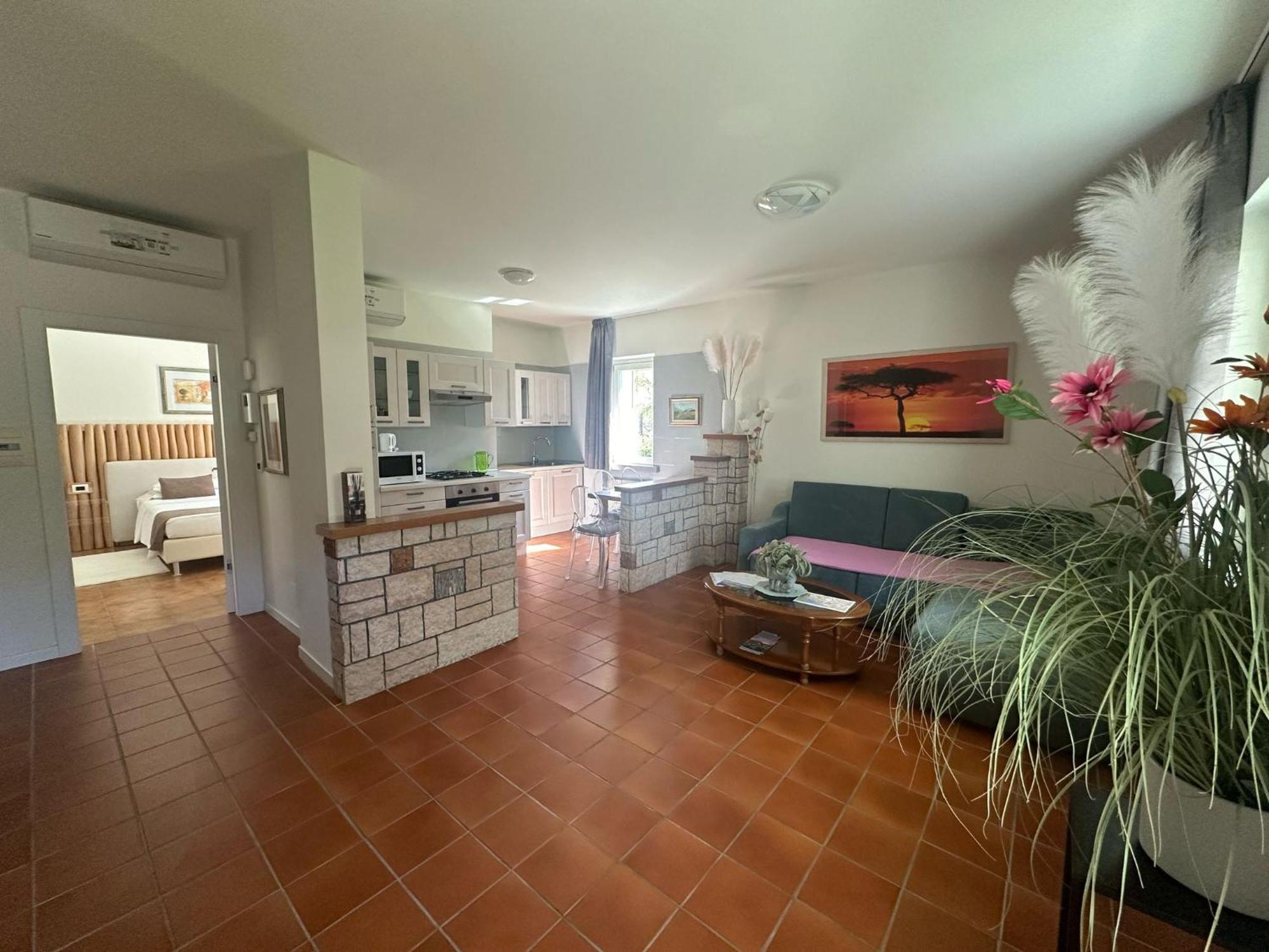 Residence Villa Dalila - Appartamento Dalila Riva del Garda Buitenkant foto