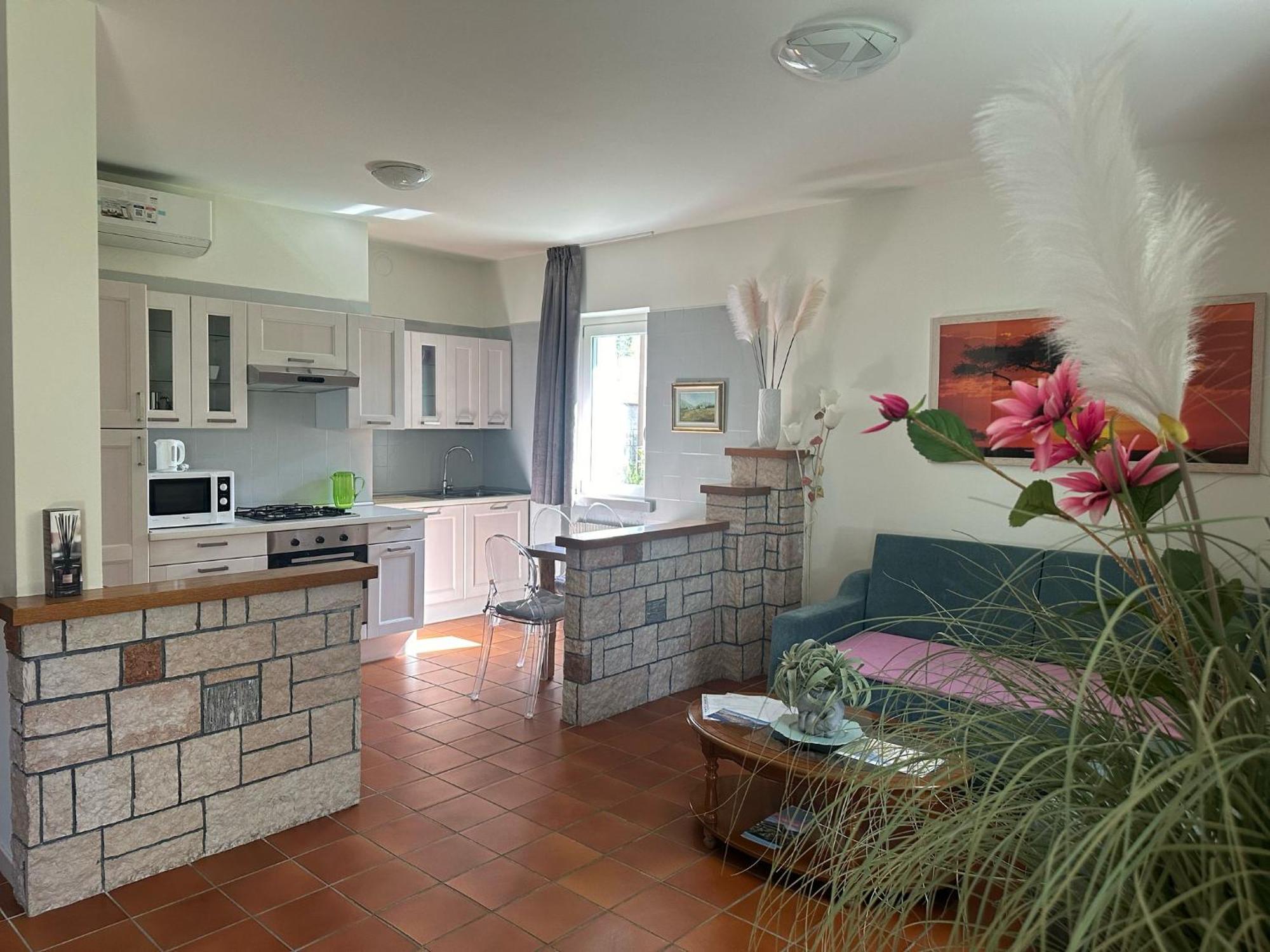 Residence Villa Dalila - Appartamento Dalila Riva del Garda Buitenkant foto